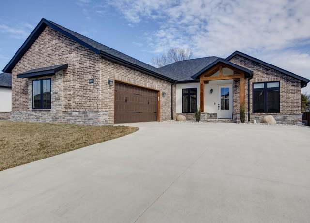 Property at 4372 S Vining Ave, Springfield, MO 65804, 3 beds, 2 baths