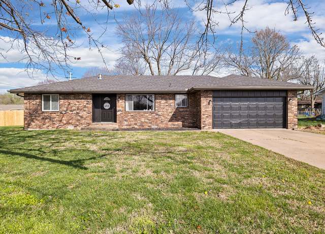Property at 1400 S Washington Ave, Aurora, MO 65605, 3 beds, 1.5 baths