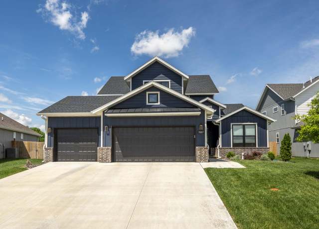 Property at 3087 W Edward St, Springfield, MO 65810, 5 beds, 3 baths