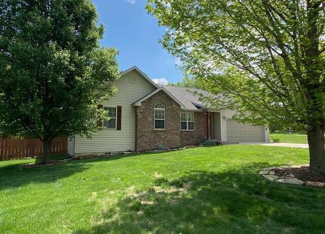 Property at 704 N Olive St, Marshfield, MO 65706, 3 beds, 2 baths