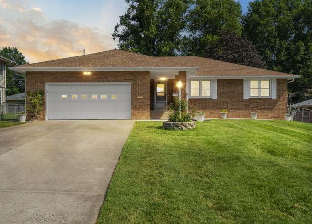 Property at 2319 E Raynell St, Springfield, MO 65804, 5 beds, 3 baths