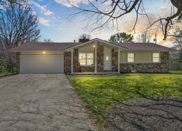 Property at 2554 S Collinson Ave, Springfield, MO 65804, 3 beds, 2 baths