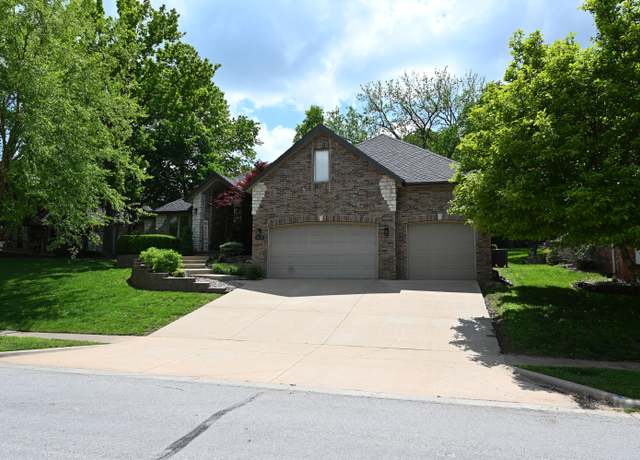 Property at 4949 S Bellhurst Ave, Springfield, MO 65804, 4 beds, 3.5 baths
