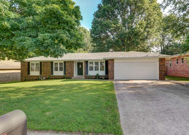 Property at 1325 E Lakewood St, Springfield, MO 65804, 3 beds, 2 baths