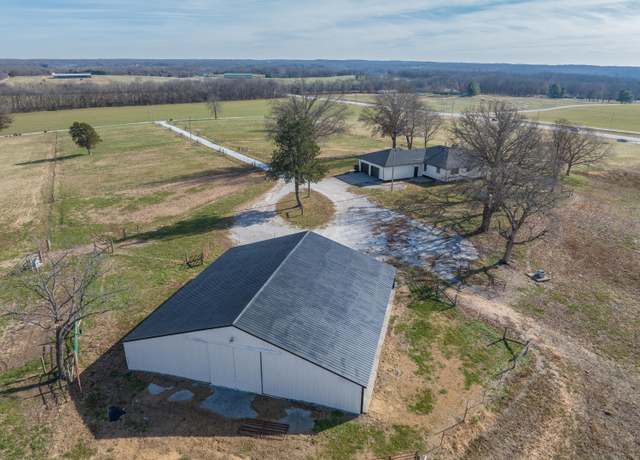 Property at 1611 S Farm Road 199, Springfield, MO 65809, 2 beds, 2.5 baths