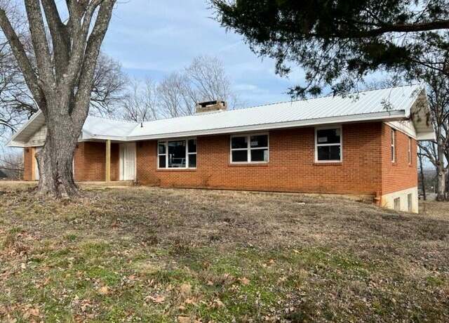Property at 620 Johnson St, West Plains, MO 65775, 3 beds, 2 baths