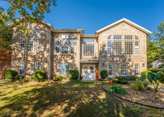 Property at 727 Austin Pl, Branson West, MO 65737, 4 beds, 3.5 baths