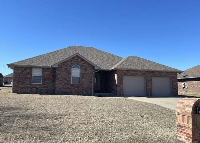 Property at 1365 S Mission Ave, Bolivar, MO 65613, 3 beds, 2 baths