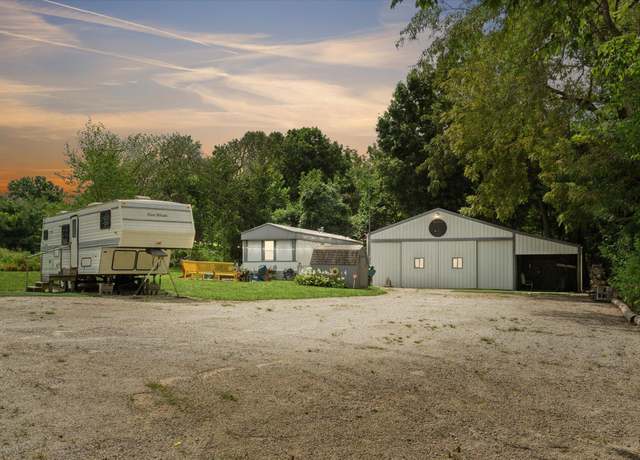 Property at 19000 E Highway 32, Stockton, MO 65785, 2 beds, 1 bath