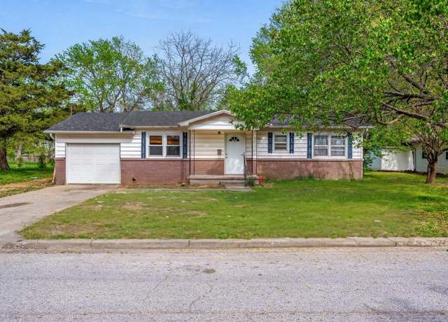 Property at 528 S Chicago Ave, Bolivar, MO 65613, 3 beds, 1.5 baths