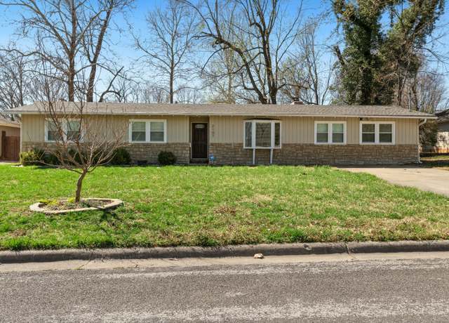Property at 2107 S Oak Grove Ave, Springfield, MO 65804, 5 beds, 2 baths