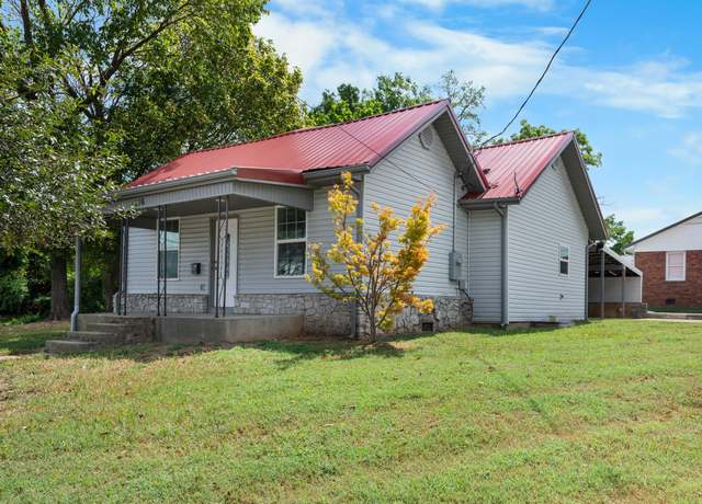 Property at 216 W Walnut St, Bolivar, MO 65613, 3 beds, 2 baths