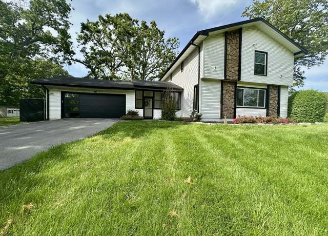 Property at 1511 E Groves Dr, Ozark, MO 65721, 4 beds, 3.5 baths