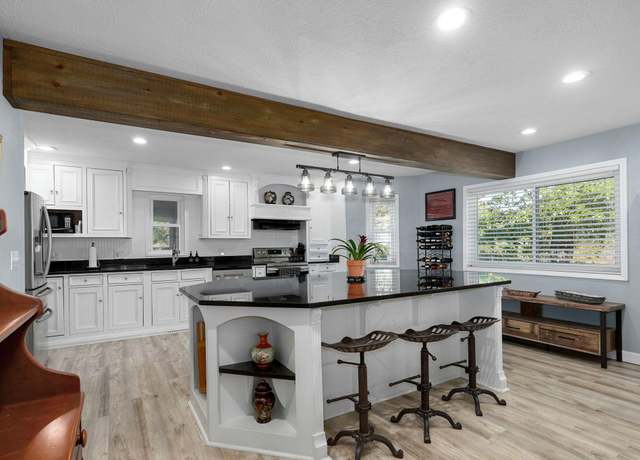 Property at 1511 E Groves Dr, Ozark, MO 65721, 4 beds, 3.5 baths