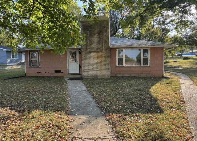 Property at 1006 N Jefferson St, Ava, MO 65608, 3 beds, 1 bath