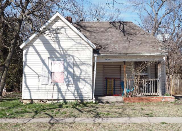 Property at 1621 W Chestnut St, Springfield, MO 65802, 2 beds, 1 bath