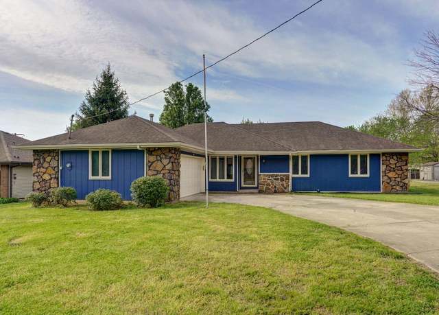 Property at 1946 E Arlington Dr, Springfield, MO 65803, 3 beds, 2 baths