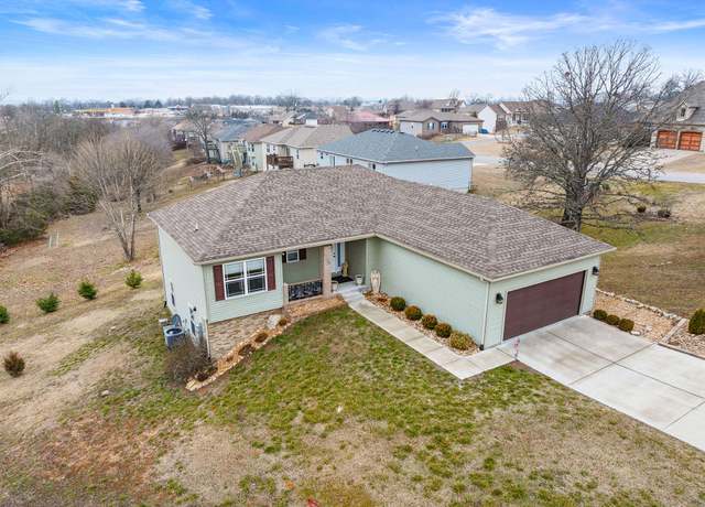 Property at 126 Dragonfly Lane Ln, Branson, MO 65616, 4 beds, 3 baths