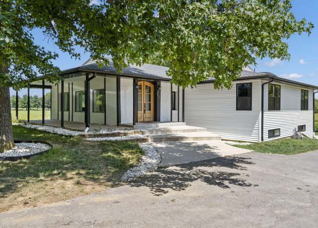Property at 458 N Farm Road 205, Springfield, MO 65802, 4 beds, 3 baths
