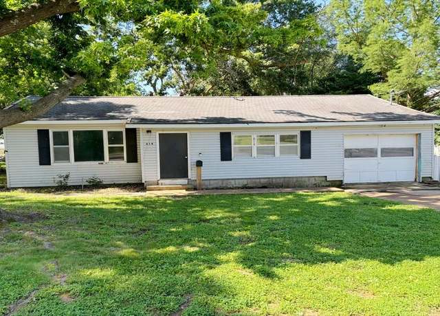Property at 614 E Division St, Bolivar, MO 65613, 2 beds, 1 bath