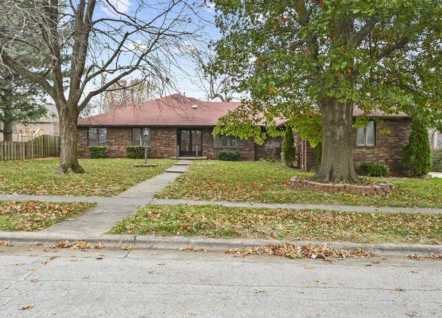 Property at 1923 S White Oak Ave, Springfield, MO 65809, 3 beds, 2.5 baths