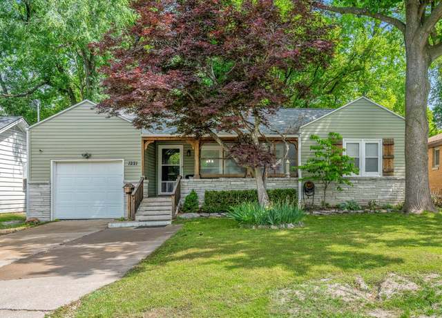 Property at 1221 E Cozy St, Springfield, MO 65804, 3 beds, 2 baths