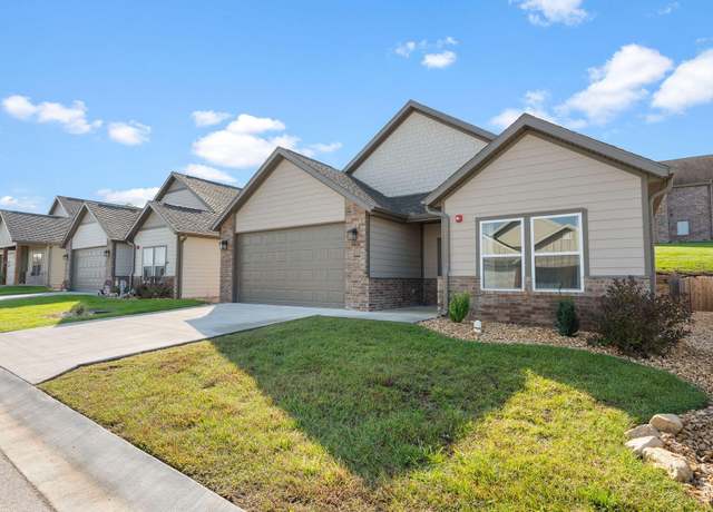 Property at 401 Stillwood Dr, Branson, MO 65616, 4 beds, 3 baths