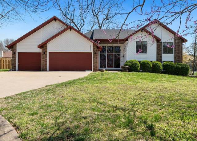 Property at 2236 E Marlan Ct, Springfield, MO 65802, 5 beds, 3 baths