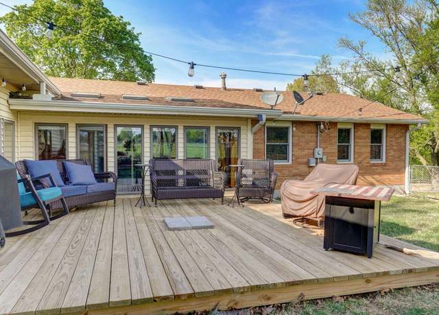 Property at 203 Roberts Dr, Mt Vernon, MO 65712, 4 beds, 2.5 baths