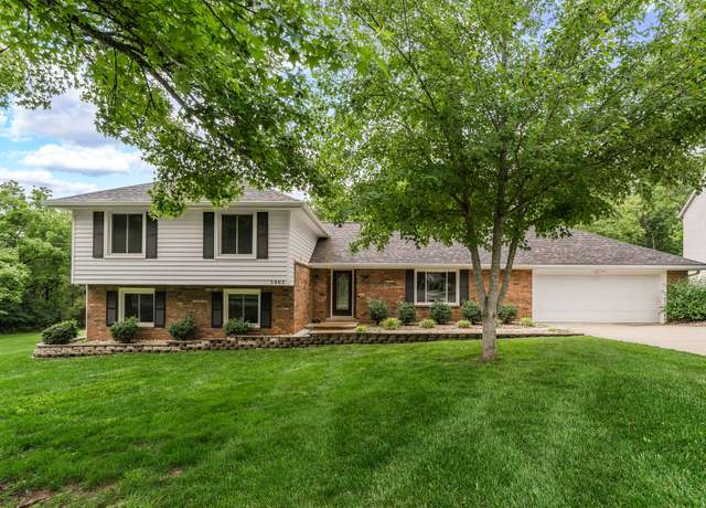 Property at 5465 S Woodcliffe Dr, Springfield, MO 65804, 4 beds, 2.5 baths