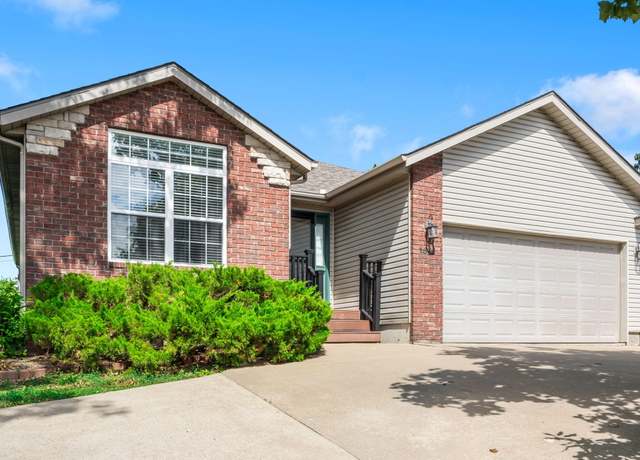 Property at 1541 Neihardt Ave, Branson, MO 65616, 3 beds, 2 baths