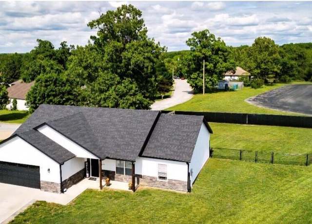 Property at 200 Leighs Way, Reeds Spring, MO 65737, 3 beds, 2 baths