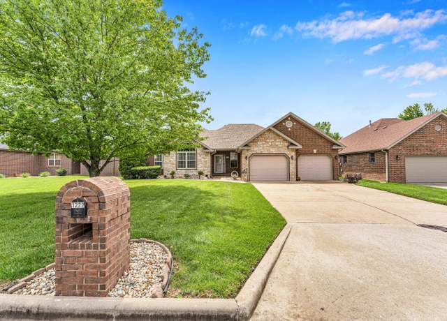 Property at 1222 E Ogorman Ct, Springfield, MO 65803, 4 beds, 2 baths