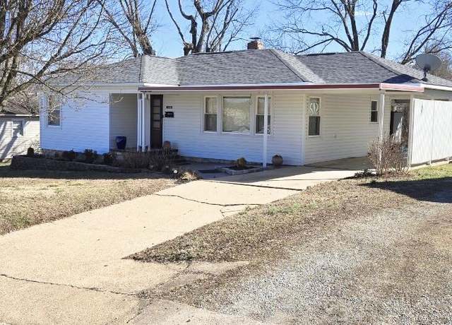 Property at 1048 W 3rd St, West Plains, MO 65775, 3 beds, 1 bath