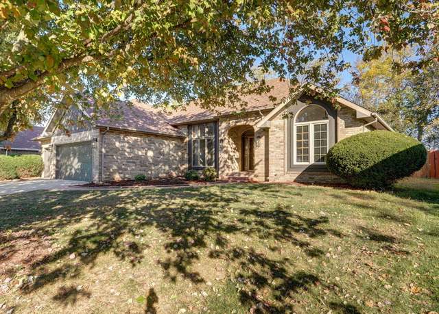 Property at 705 W Jackson Ave, Nixa, MO 65714, 3 beds, 2 baths