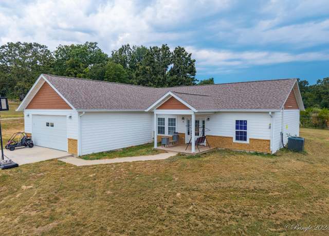 Property at 9648 Private Road 6543, West Plains, MO 65775, 4 beds, 2.5 baths