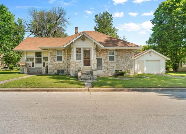 Property at 2018 S Kings Ave, Springfield, MO 65807, 2 beds, 1 bath