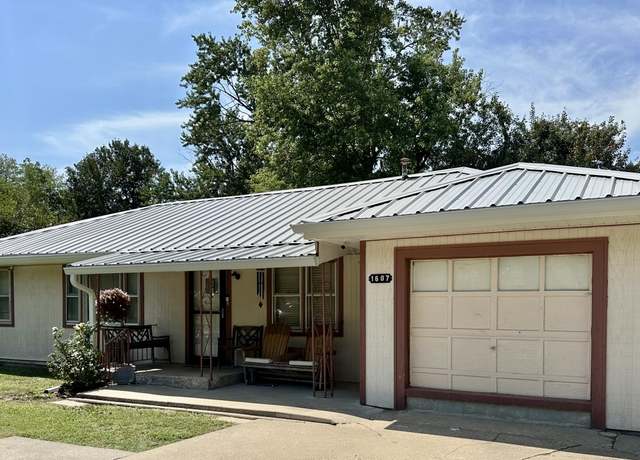 Property at 1607 N Washington Street St, Nevada, MO 64772, 3 beds, 2 baths