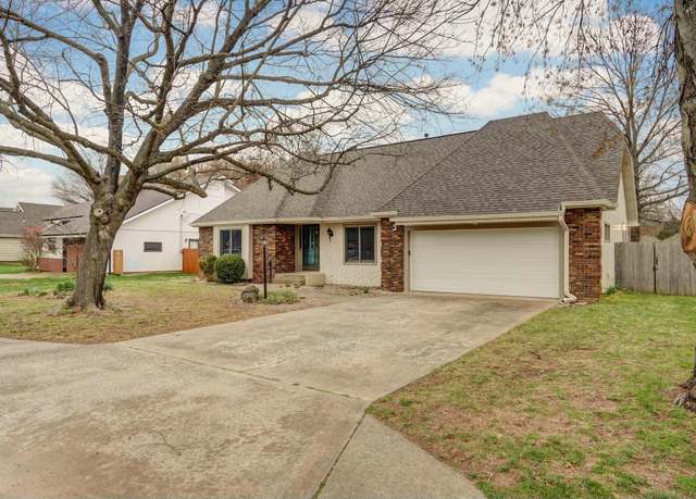 Property at 5430 S Elmira Ave, Springfield, MO 65810, 5 beds, 2.5 baths