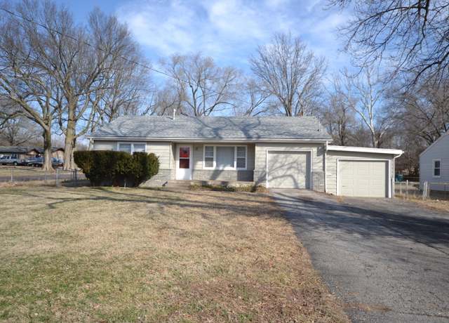 Property at 637 W Crestview St, Springfield, MO 65807, 3 beds, 2 baths