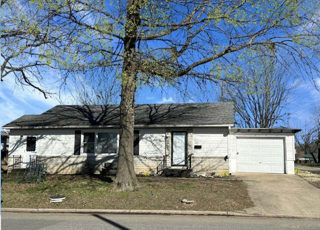 Property at 504 S Lincoln Ave, Aurora, MO 65605, 2 beds, 1.5 baths