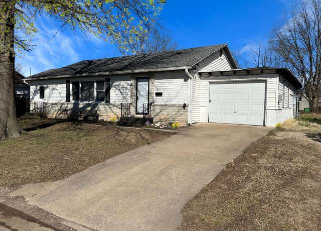 Property at 504 S Lincoln Ave, Aurora, MO 65605, 2 beds, 1.5 baths