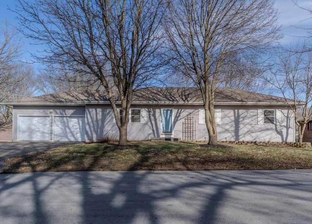 Property at 1206 S 14th Ave, Ozark, MO 65721, 4 beds, 3 baths