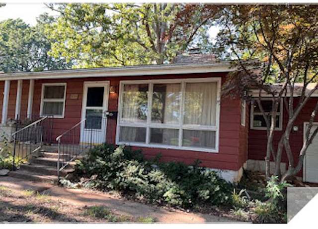 Property at 429 W Woodridge St, Springfield, MO 65803, 3 beds, 1 bath