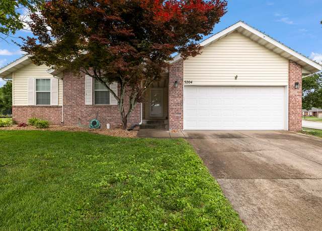 Property at 5204 W Turnberry Ct, Ozark, MO 65721, 3 beds, 2 baths
