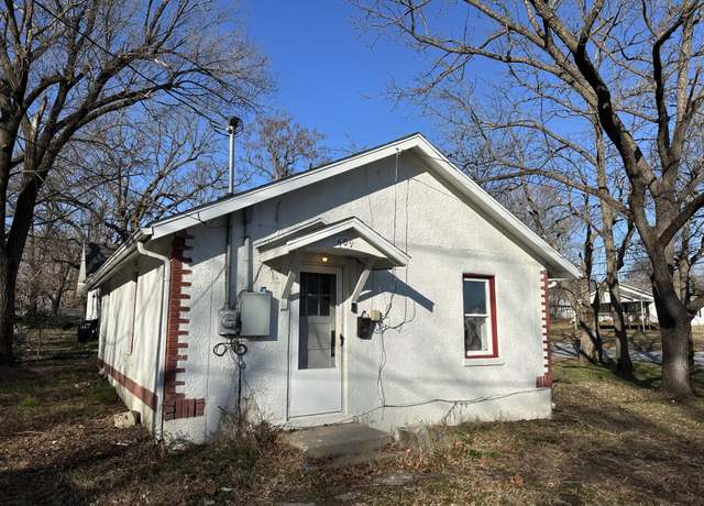 Property at 609 S Chicago Pl, Bolivar, MO 65613, 2 beds, 1 bath