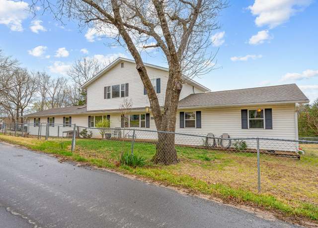 Property at 591 Wilson St, Branson, MO 65616, 4 beds, 4 baths