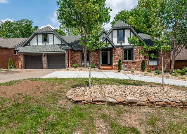 Property at 1935 E Canterbury St, Springfield, MO 65804, 6 beds, 5 baths