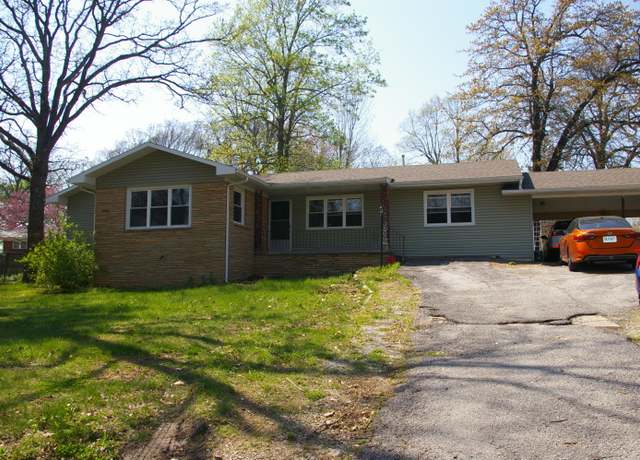 Property at 415 Crestwood Dr, Neosho, MO 64850, 4 beds, 2 baths