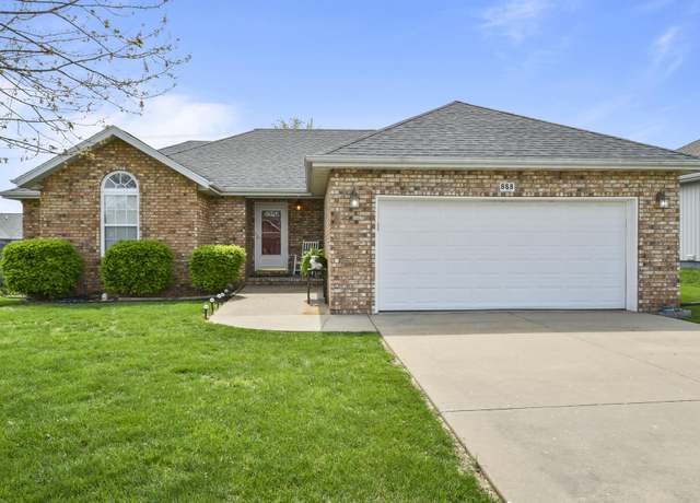 Property at 888 W Crestwood St, Nixa, MO 65714, 3 beds, 2 baths